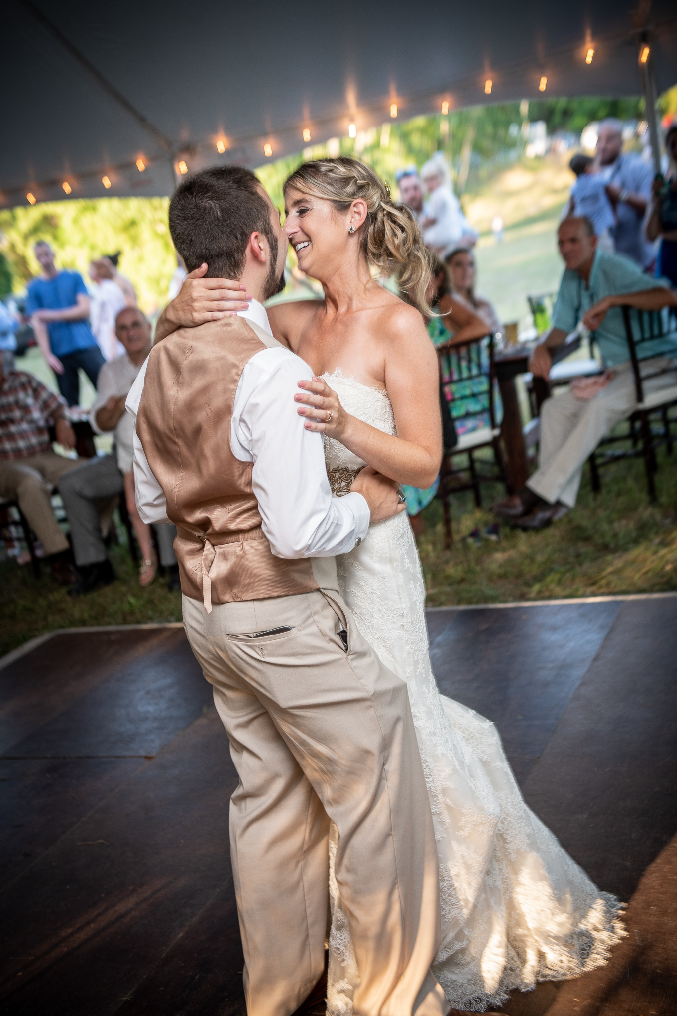 bride and groom's first dance 