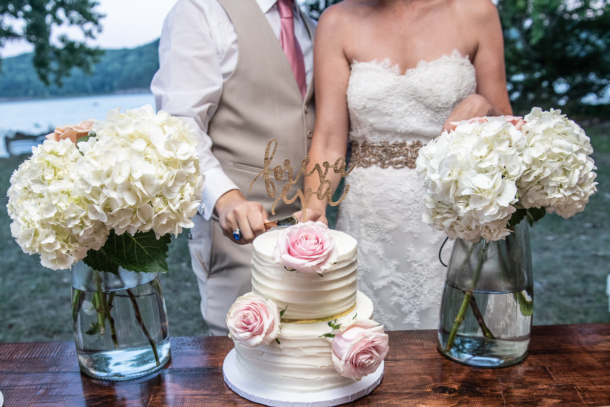 bride and groom cutting their wedding cake 